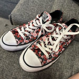 Floral pattern converse low top